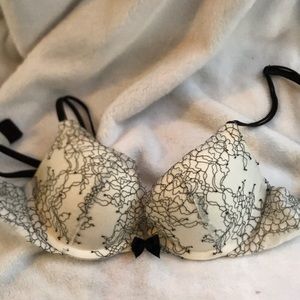 Victoria’s Secret very sexy push up bra